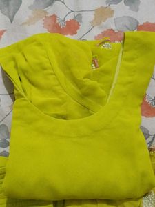 Vibrant Parrot Green Kurta Set With free Earrings