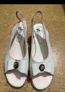 Chic White Bow Sandals