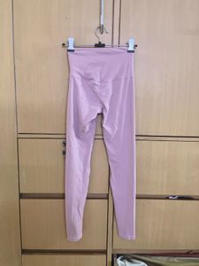 Sample Lululemon High Stretch Squat Proof Leggings