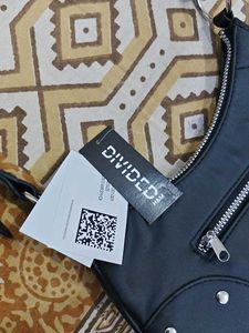 h&amp;m black sling bag