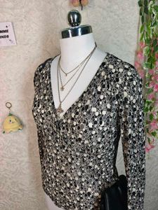 Chic Black &amp; White Print Wrap Top