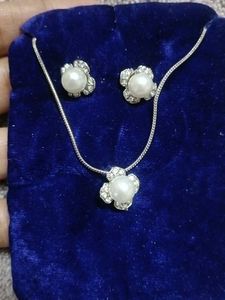 Pearl and Crystal Flower Jewelry Set