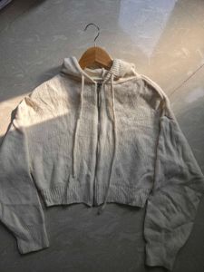 Cream Knit Zip-Up Hoodie (free size)