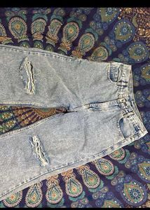 Light Wash Ripped Jeans