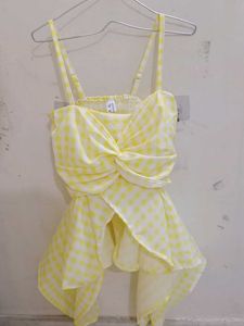 butter yellow top