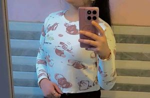 Cute Graphic Print Long Sleeve Top size 30/32 fitt