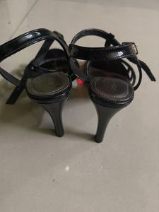 Elegant Black Heels(nevr used outside)