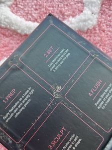 HUDA BEAUTY HIGHLIGHTER