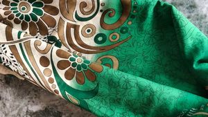 Elegant Green &amp; Gold Floral Saree