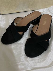 Chic Black Suede heels🖤🔥