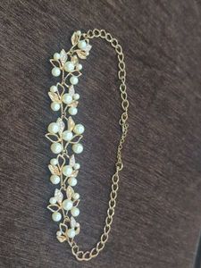 Elegant Pearl and Crystal Necklace