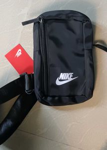 🇺🇸 Nike Crossbody Bag