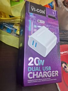 FAST CHARGING 20 W CHARGER DUAL USB