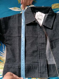 FREE DEL - cropped Denim Jacket - new with ta