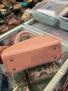 Stylish Pink Textured Handbag