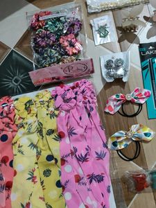 Combos Hair Scrunchies And Clips