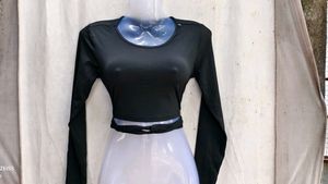 61209. Chic Black Long Sleeve Crop Top