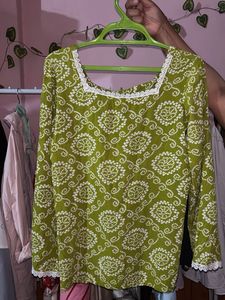 Green Bandhani Print Kurta with Lace Trim