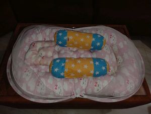 baby bed with mosquito net set and pillows