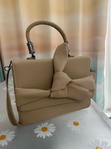 Chic Bow Detail Crossbody Bag