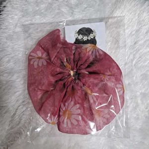 Oversized Daisy Hair Scrunchie