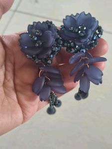 Beautiful Floral Drop Earrings new with tag
