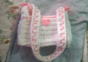 Charming White Crochet Handbag with Pink Heart