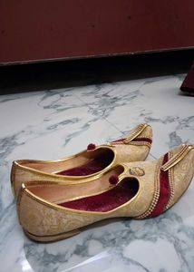 Traditional Footwear For Mens