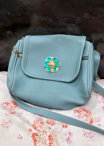 New Sling Bag With 4zip Very Spacious