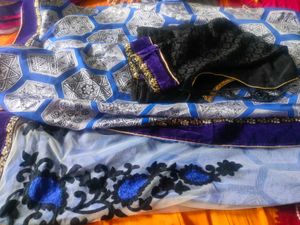 Blue &amp; White Geometrical Print Saree with Blouse