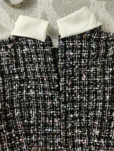 Chic Tweed Dress with Contrasting Collar