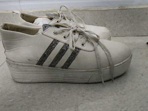 Chic &amp; Sparkly: White Plateform Sneakers