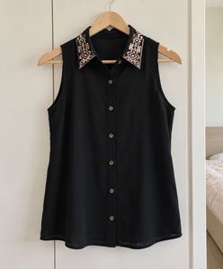 Black Embroidered Collar Sleeveless Kurta