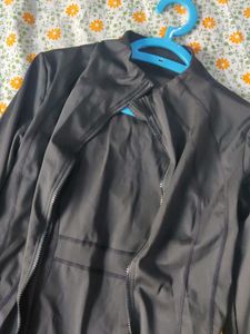 Savana -Black Zip-Up Athletic Jacket
