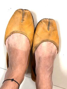Traditional Yellow Leather Juttis