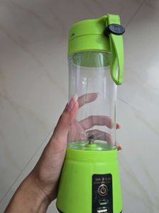 Portable USB Rechargeable Juicer Cup