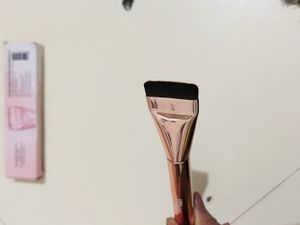 Milagro Brand - GLASS SKIN FOUNDATION BRUSH