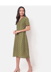 Saaki Dress