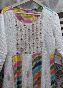 Embroidered White Kurta with Colorful Stripes🦢