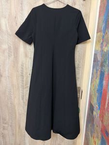 Classic Black V-Neck Short Sleeve Dress