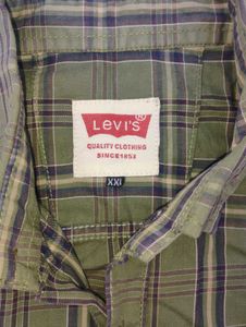 Men's Classic Plaid Button-Down Shirt