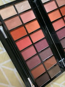 Miss Claire Ultra Glow Eyeshadow Palette