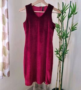 Elegant Burgundy Velvet V-Neck Dress