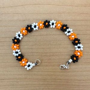 Flower Beaded Bracelet🤍🧡🖤