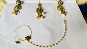 Exquisite Kundan Pearl Necklace Set