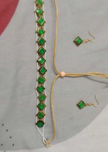 Elegant Green Stone Choker with Earrings