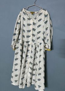 Elegant White Kurta with Leaf Print