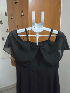 Elegant Black Cold Shoulder Midi Dress