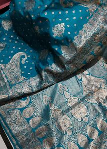 beautiful 😍 saree with daimond work 🌟