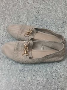 Stylish Women's Loafers with Chain Accent